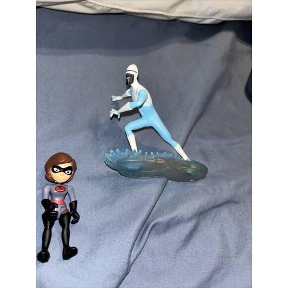 Disney / Pixar Incredibles 2 Frozone 2.5-Inch PVC Figurines Plus Incredibles - Picture 5 of 8
